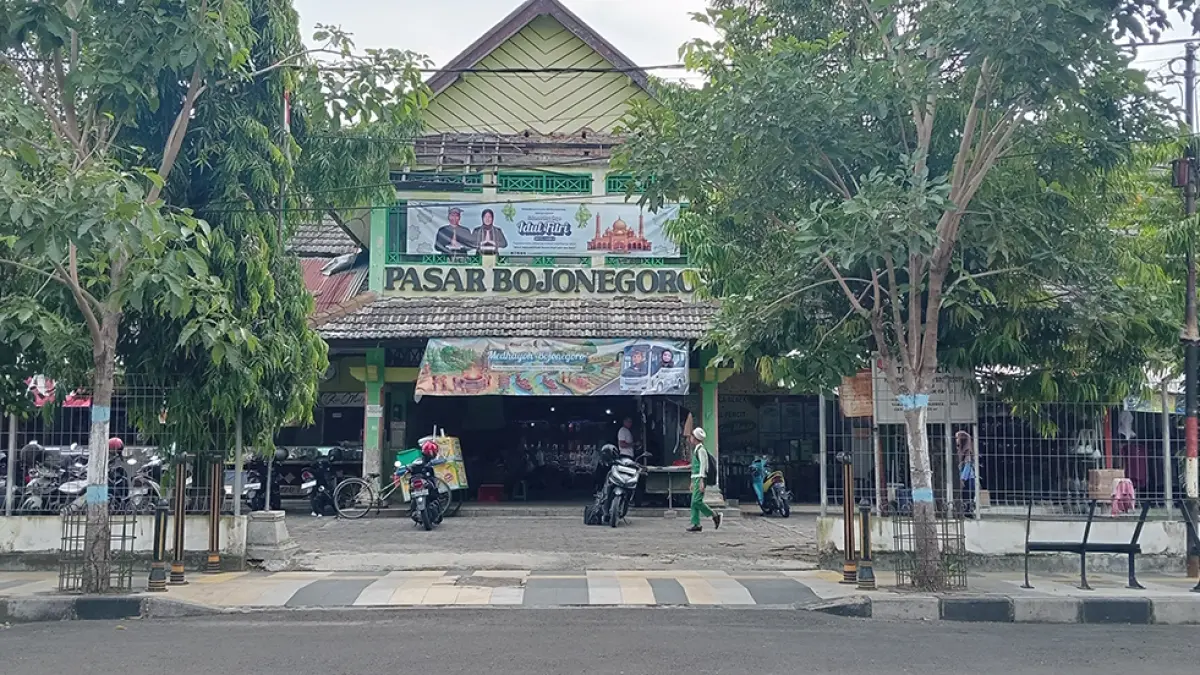 PROSES LELANG: Pembangunan Pasar Bojonegoro memasuki tahapan lelang, sebanyak 78 rekanan berkompetisi memenangkan tender. (YANA DWI KURNIYA WATI/RADAR BOJONEGORO)