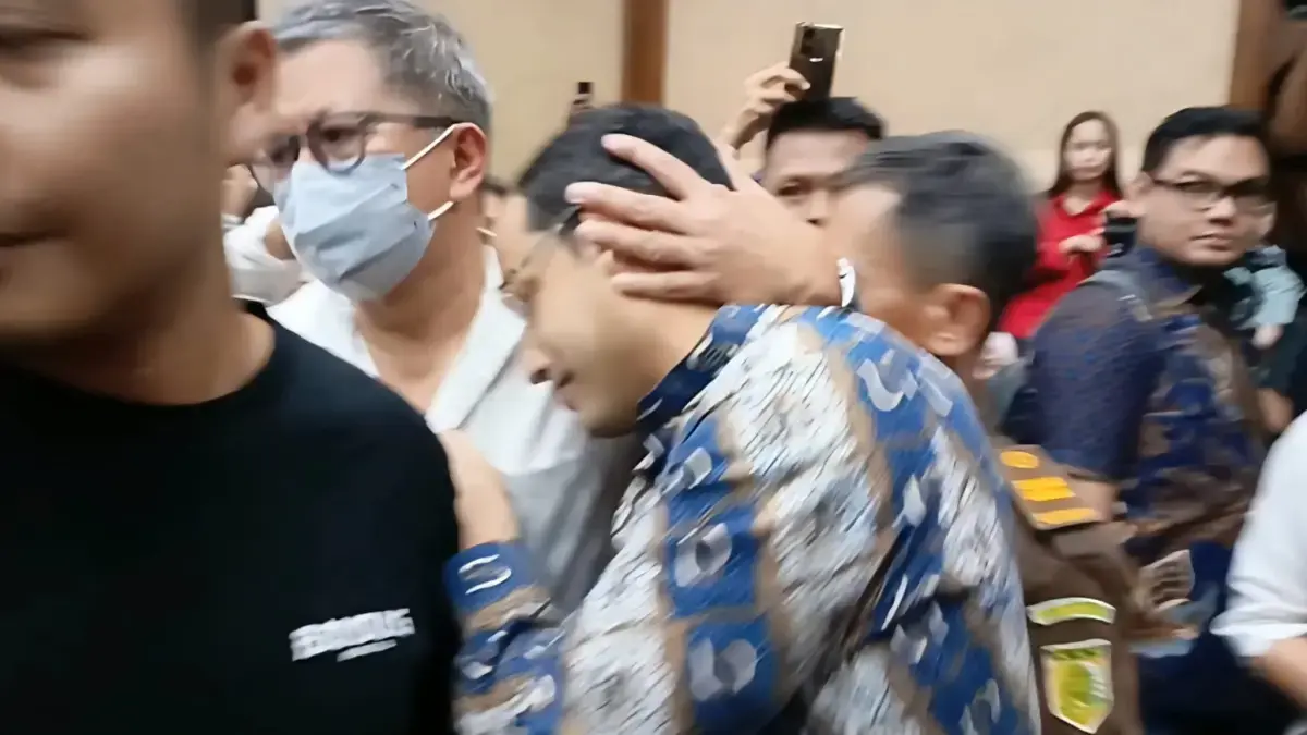 SIDANG CHROMEBOOK: Momen ketika Rocky Gerung menghadiri sidang kasus dugaan korupsi pengadaan Chromebook dengan salah satu terdakwa Nadiem Makarim.