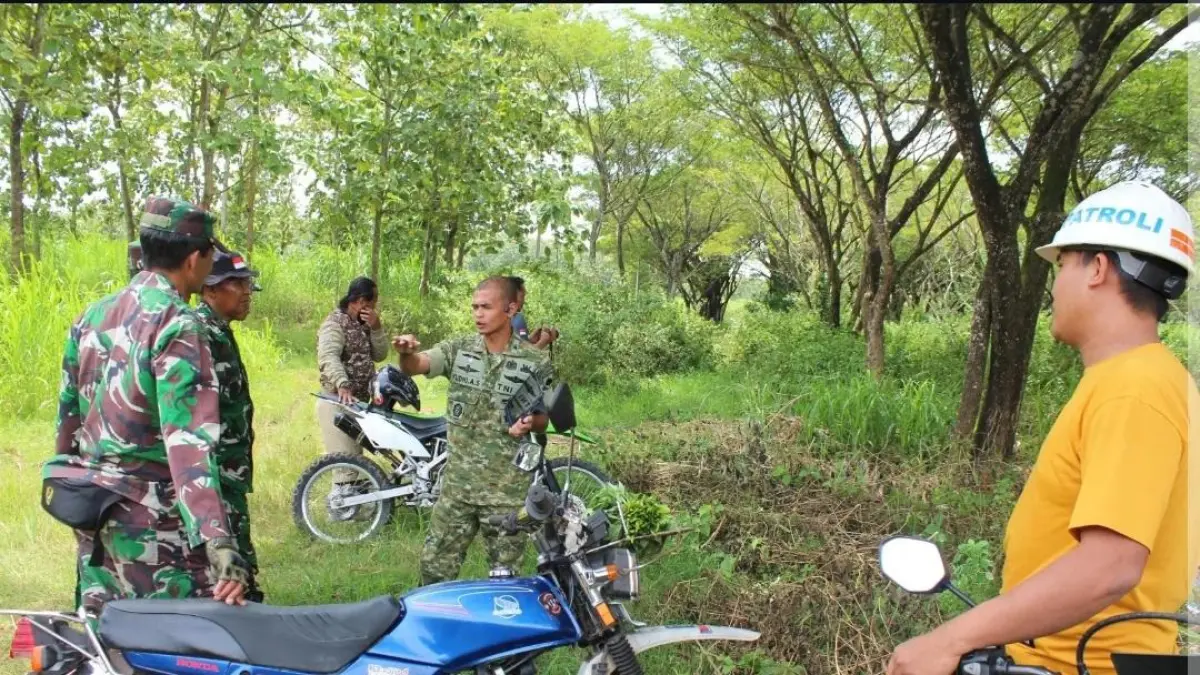 MATANGKAN KESIAPAN: Peninjauan calon lokasi pembanguna Yonif TP di Kedungwaru, Kecamatan Kunduran. (ACHMAD SYAEROYZI/RDR.BJN)