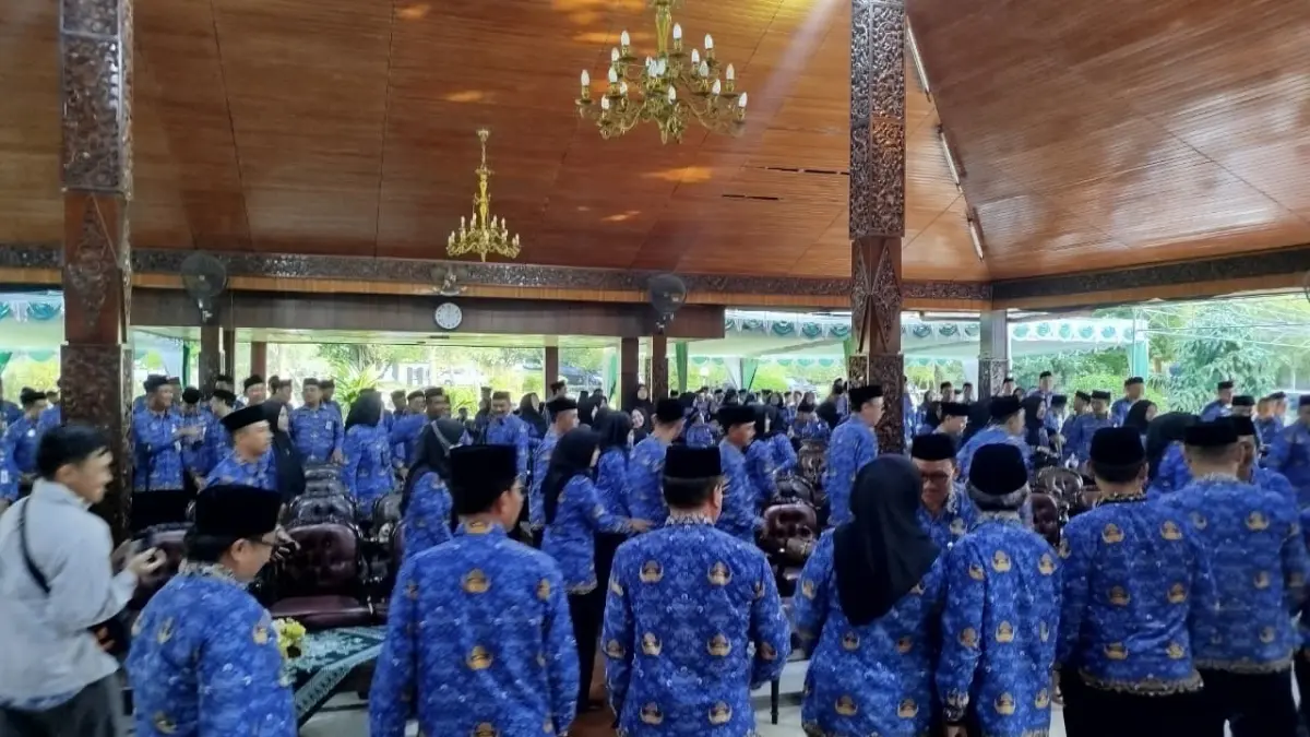 PERKUAT ORGANISASI: Bupati Arief melantik sebanyak 191 pejabat administrator, pengawas, hingga pejabat fungsional. (ISTIMEWA/RADAR BOJONEGORO)
