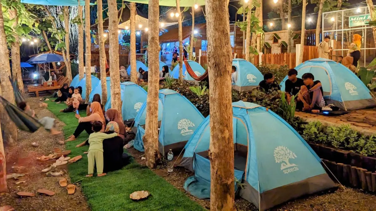 BUATAN : Wisata Pringsewu di Kecamatan Ngraho ini banyak diminati pengunjung. Bojonegoro memili banyak objek wisata buatan. (YANA DWI KURNIYA WATI/RADAR BOJONEGORO)