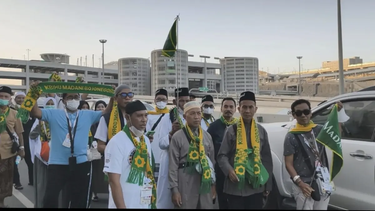 DI MASJIDIL HARAM : Jamaah haji asal Bojonegoro di Masjidil Haram. (ISTIMEWA/RADAR BOJONEGORO)