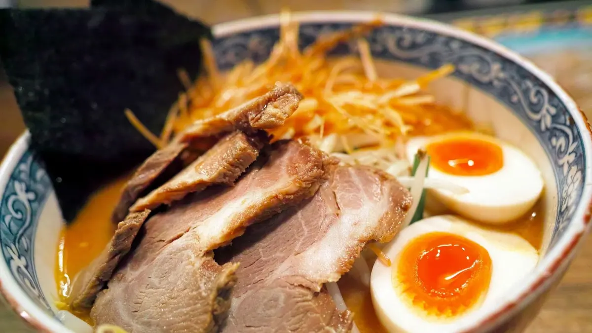 KULINER: Pilihan kedai ramen di Surabaya, ada menu non-halal.