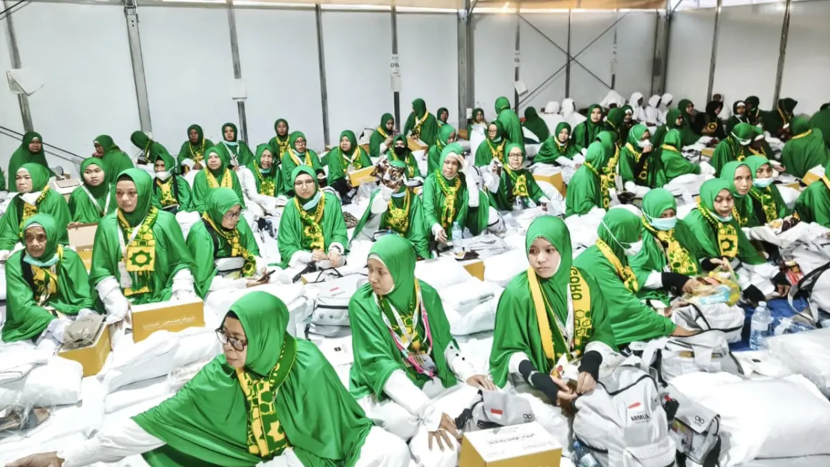 BERGESER KE MINA: Setelah menjalani wukuf di Arafah kemarin (26/5). Jemaah dijadwalkan bergerak menuju Muzdalifah, sebelum melanjutkan perjalanan ke Mina hari ini (27/5). (ISTIMEWA/RADAR BOJONEGORO)