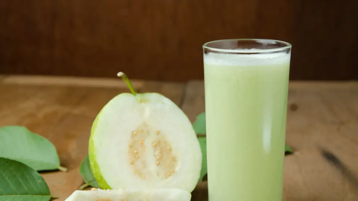 JUS JAMBU: Khasiat jus jambu bisa usir anemia.