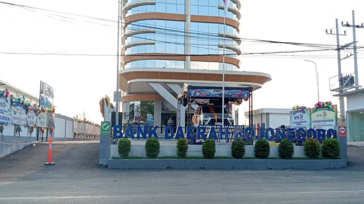 MEGAH: Gedung BPR Bojonegoro di Jalan Veteran yang baru ditempati pada 2025 lalu. (ISTIMEWA/RADAR BOJONEGORO)