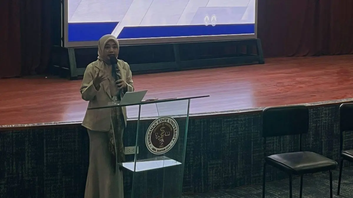 MENDUNIA : Aida Meilina saat ada di forum internasional. (ISTIMEWA/RADAR BOJONEGORO)