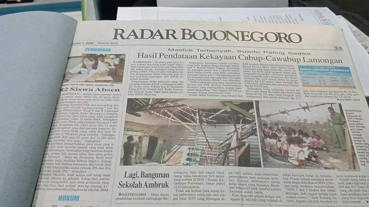 KAYUNYA LAPUK: Arsip berita SDN I Donan, Kecamatan Purwosari ambruk pada 2005 silam. (DOKUMEN RADAR BOJONEGORO)