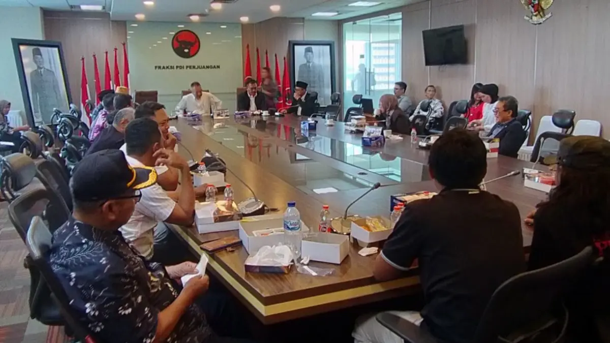 BUTUH SOLUSI: Petani tebu di Blora menyampaikan aspirasi kepada DPR RI, terkait mandeknya operasional PT GMM. (ISTIMEWA/RADAR BOJONEGORO)