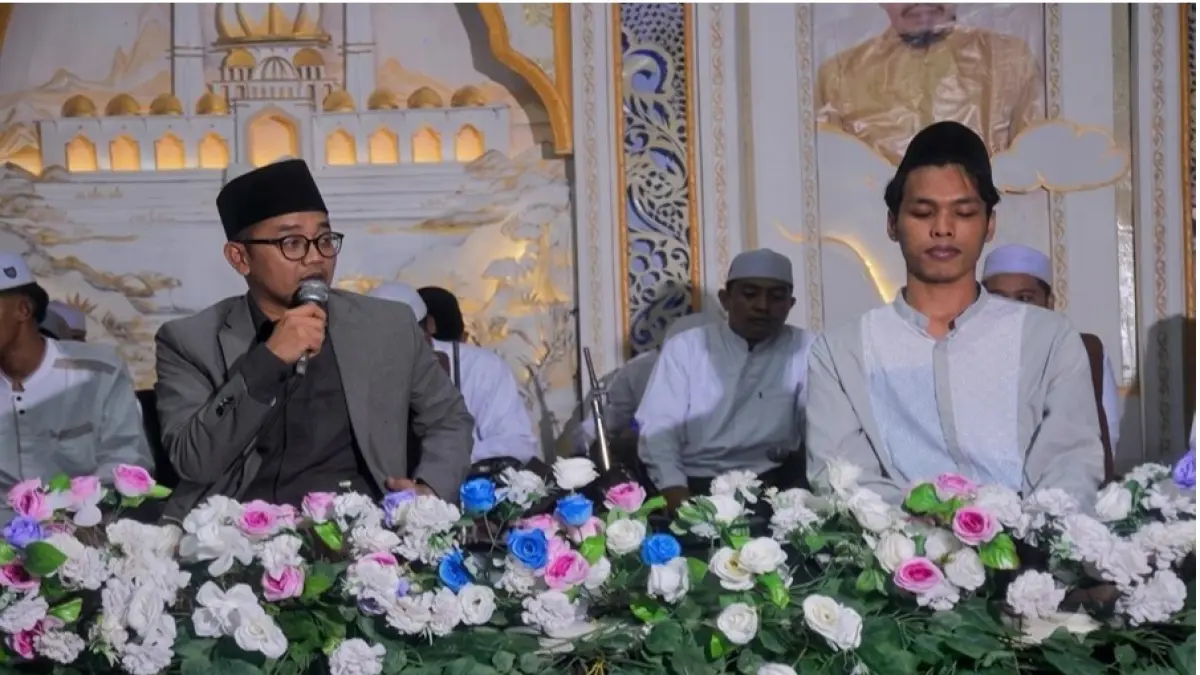 HAUL: KH. Abdussalam Shohib dan Gus Ahmad Abu Fadhol saat mengisi peringatan Haul ke-XI Al Maghfurlah KH. Abdul Aziz.