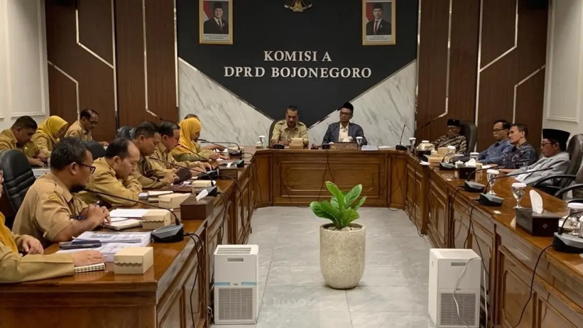 BAHAS REGULASI: Pansus I DPRD Bojonegoro sedang membahas raperda barang milik daerah. (YANA DWI KURNIYA WATI/RADAR BOJONEGORO)