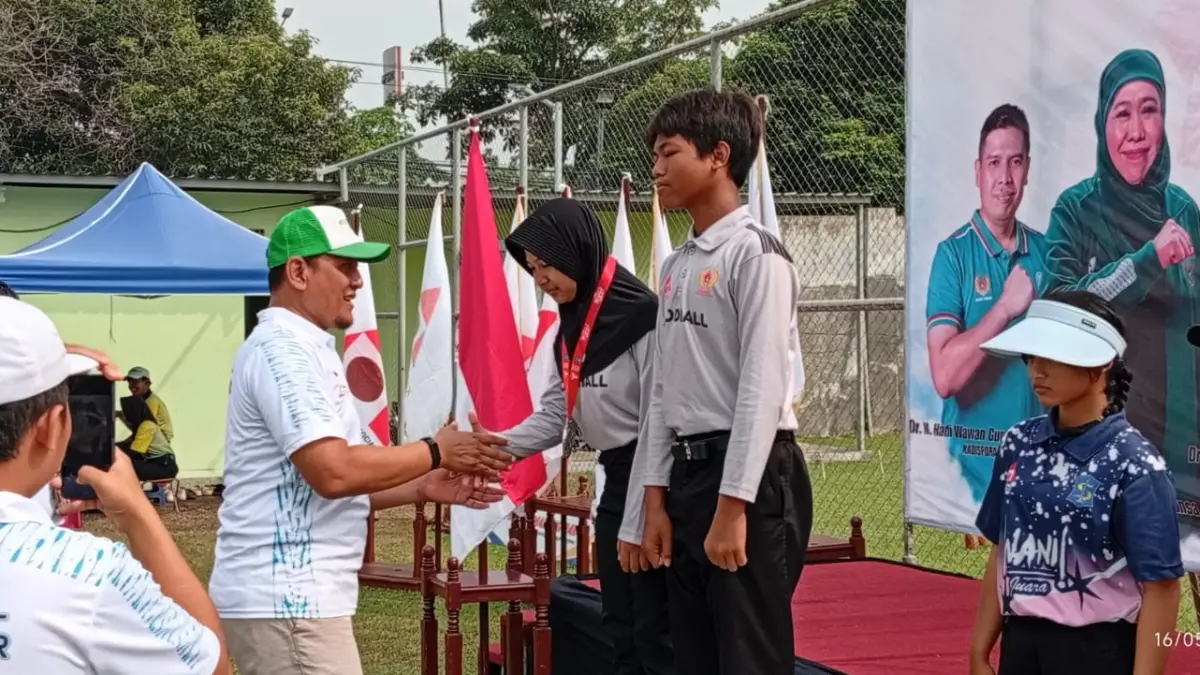 HARUMKAN BOJONEGORO: Olivia Rinjani Alya Susanti mengharumkan Kabupaten Bojonegoro setelah berhasil Juara Double Mix Woodball Jatim Open 2026. (ISTIMEWA/RADAR BOJONEGORO)