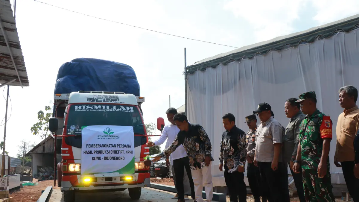 Pemberangkatan perdana hasil produksi. (ISTIMEWA/RADAR BOJONEGORO) 