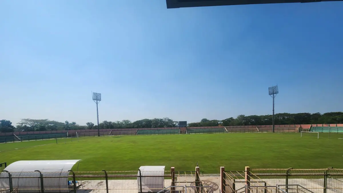 STADION LAMA: Bojonegoro gagal memiliki stadion baru yang telah direncanakan sebelumnya, alasannya dampak pemotongan dana transfer dari pusat sekitar 30 persen. (M. IRVAN RAMADHON/RADAR BOJONEGORO)