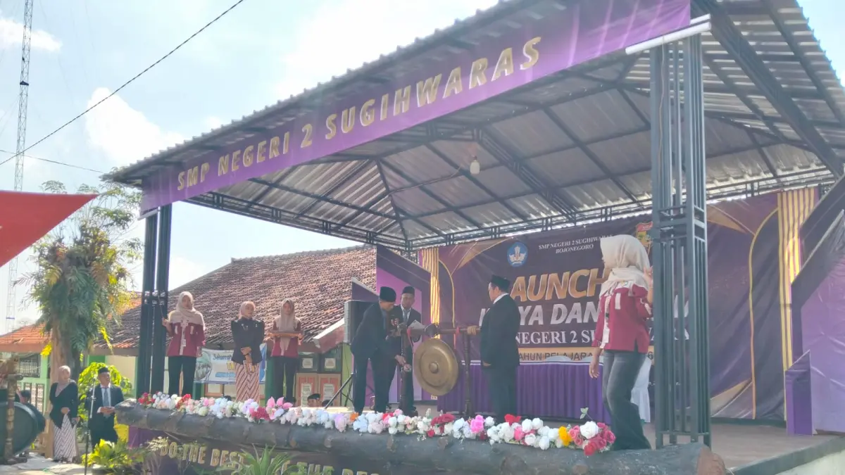 PELUNCURAN : SMPN 2 Sugihwaras meluncurkan buku dan dua media digital./IST