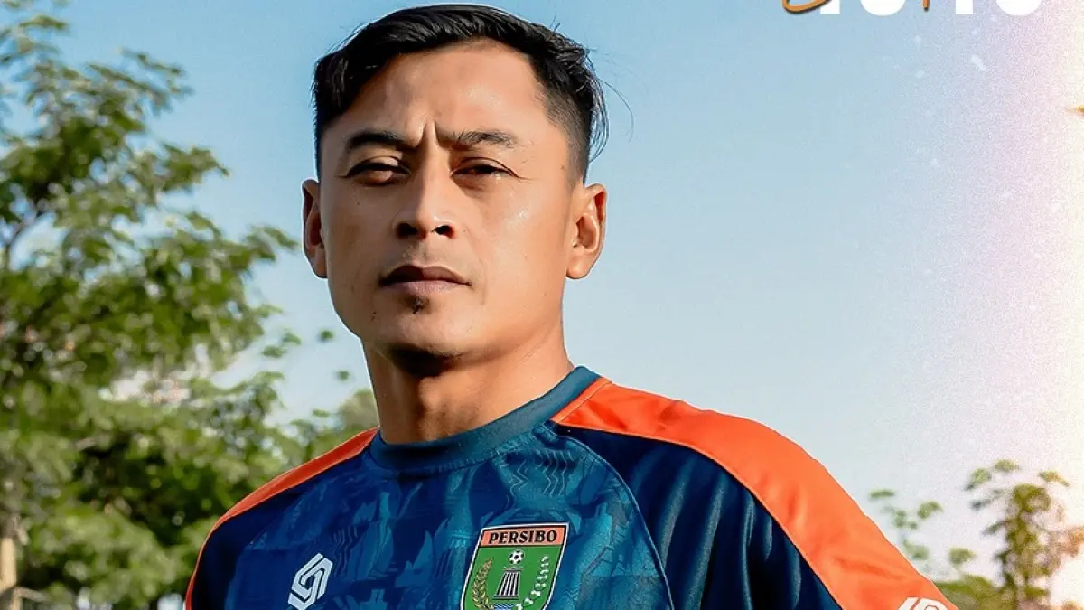 PELATIH U-17: Samsul Arif kini ditunjuk sebagai Pelatih Persibo U-17. Sore ini pimpin seleksi pemain Desa Sumbertlaseh, Kecamatan Dander.