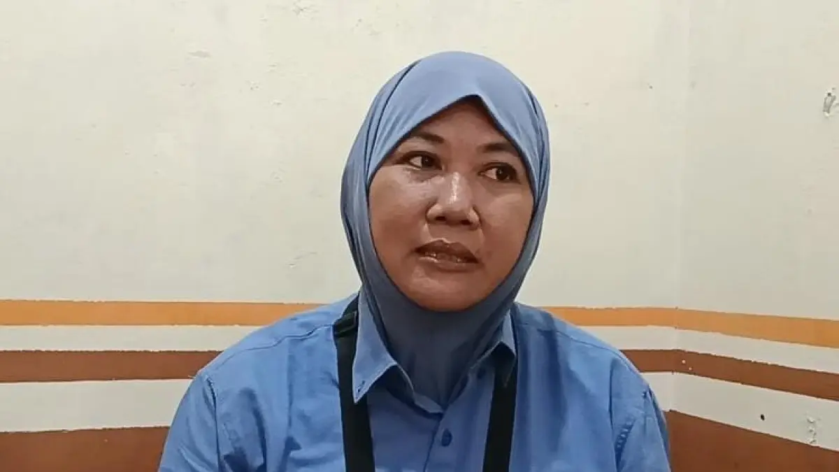 KASUS PENENDANGAN KUCING: Perwakilan CLOW Solo, Hening Yulia mendatangi Kejari Blora.