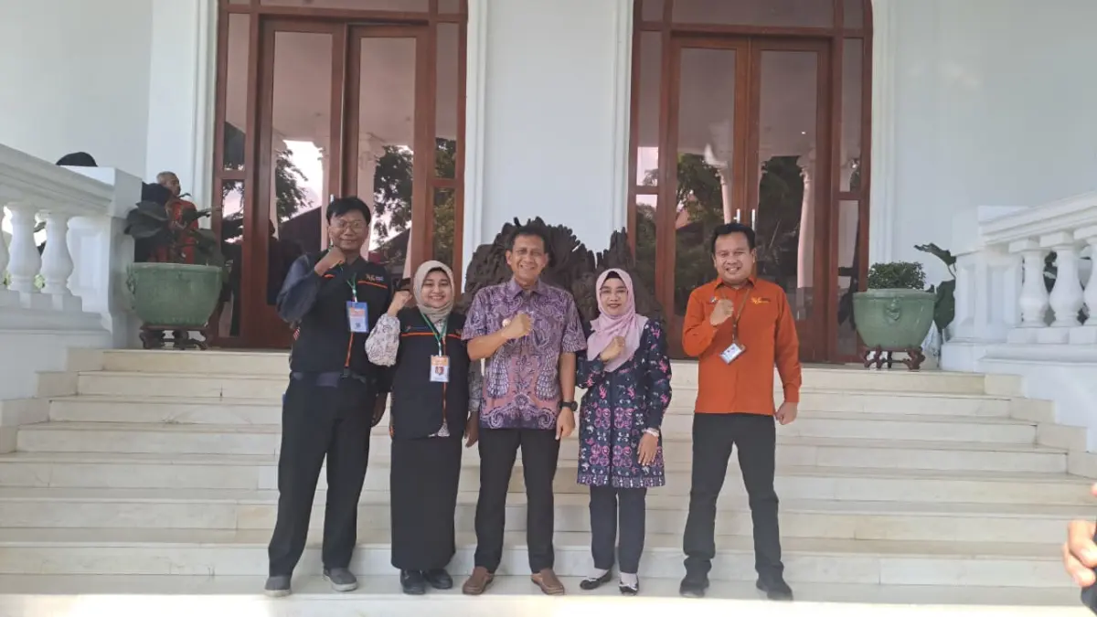 SENSUS : Bupati Setyo Wahono dan Ketua PKK Cantika Wahono menerima tim sensus ekonomi dari BPS Bojonegoro./PEMKAB BOJONEGORO