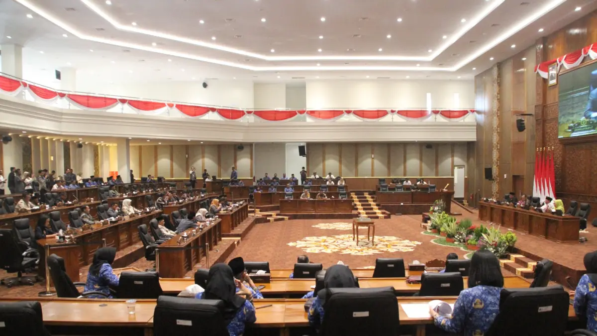 SIDANG PARIPURNA: DPRD sedang menggelar paripurna, raperda dana abadi lingkungan tak kunjung dibahas. (YANA DWI KURNIYA WATI/RADAR BOJONEGORO)