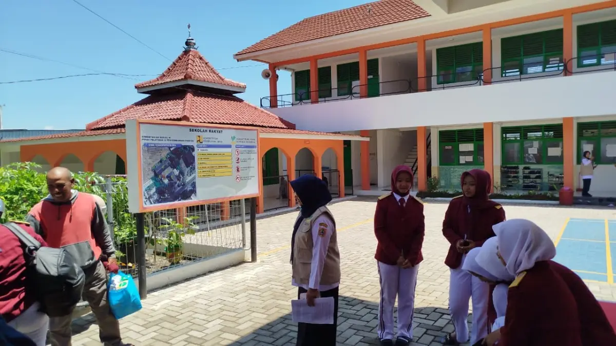 PENDAFTAR MEMBLUDAK: Saat ini masih terdapat sekitar 30–40 calon peserta didik baru SRMA 18 Blora dari desil 1 dan desil 2 yang belum memperoleh kuota. (ACHMAD SYAEROYZI/RDR.BJN)