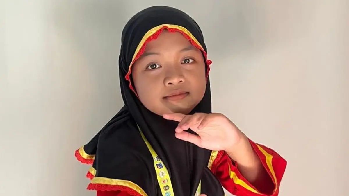 BIBIT UNGGUL: Annisa Azzaidah Al-Humaira berhasil meraih Juara 1 Seni Tunggal Tangan Kosong Putri Usia Dini Pencak Silat Ngawi Championship 2026. (ISTIMEWA/RADAR BOJONEGORO)