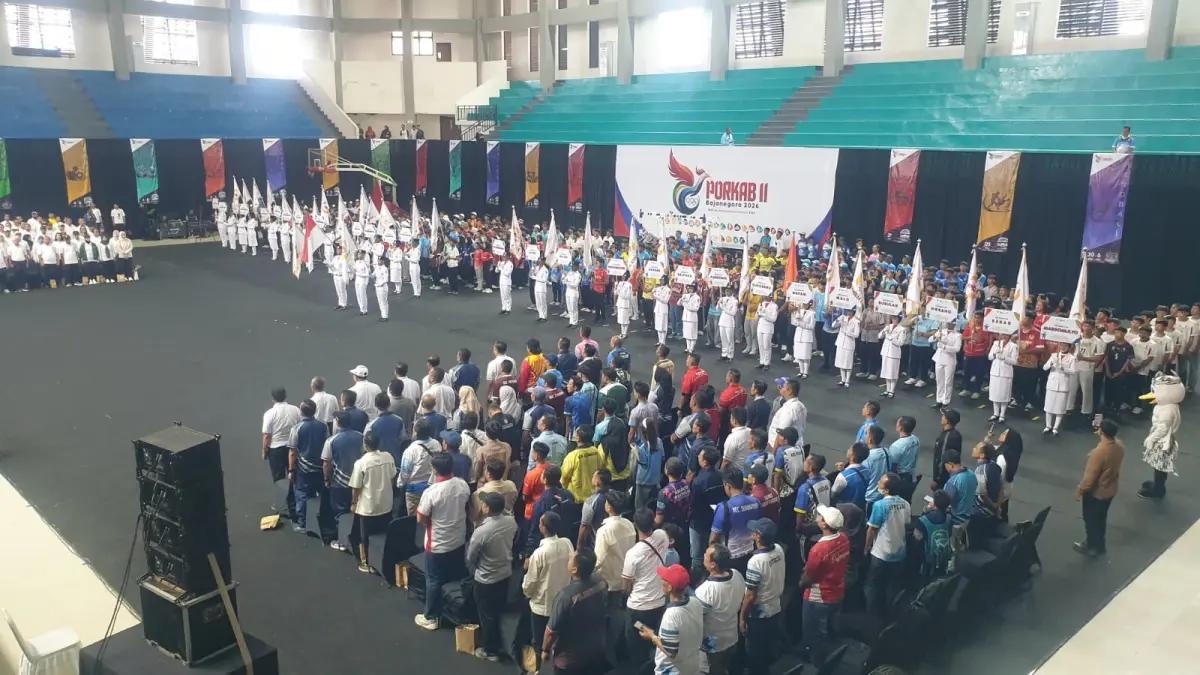 PEMBUKAAN: Porkab dilaksanakan di GOR Utama Bojonegoro. Dibuka oleh Bupati Setyo Wahono kemarin (3/7). (M. IRVAN RAMADHON/RADAR BOJONEGORO)