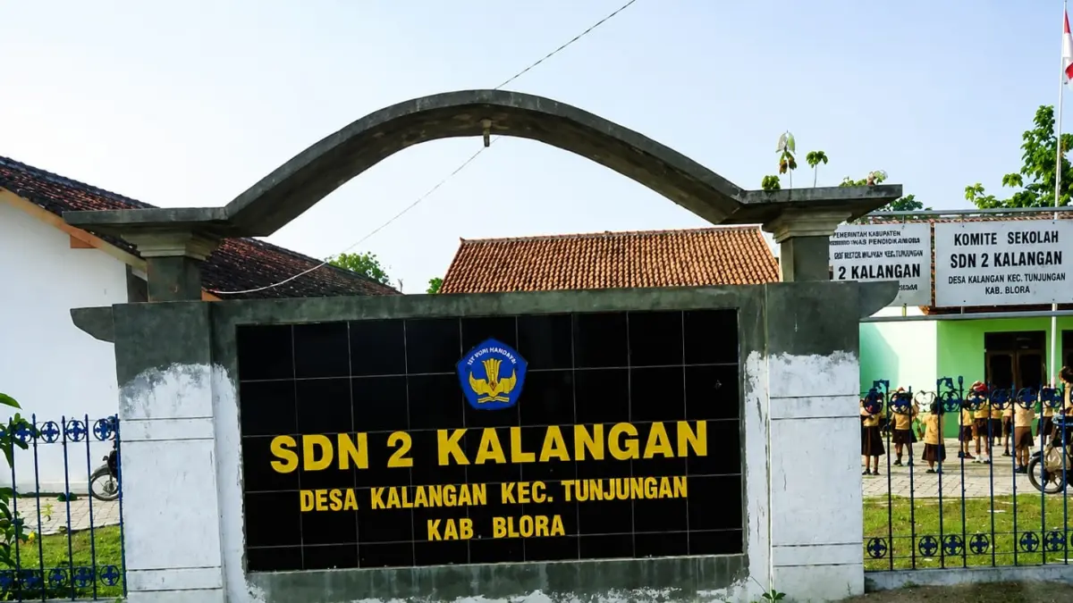BUTUH KEPASTIAN: SDN 1 Kalangan mendapat limpahan siswa dari SDN 2 Kalangan, tapi hingga kini belum ada kejelasan dana BOS bagi siswa yang diregrouping. (ACHMAD SYAEROYZI/RDR.BJN)