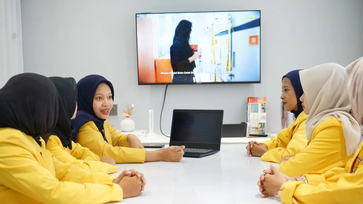 KULIAH: Para mahasiswi Unigoro sedang menjalani perkuliahan. (IST/RADAR BOJONEGORO)