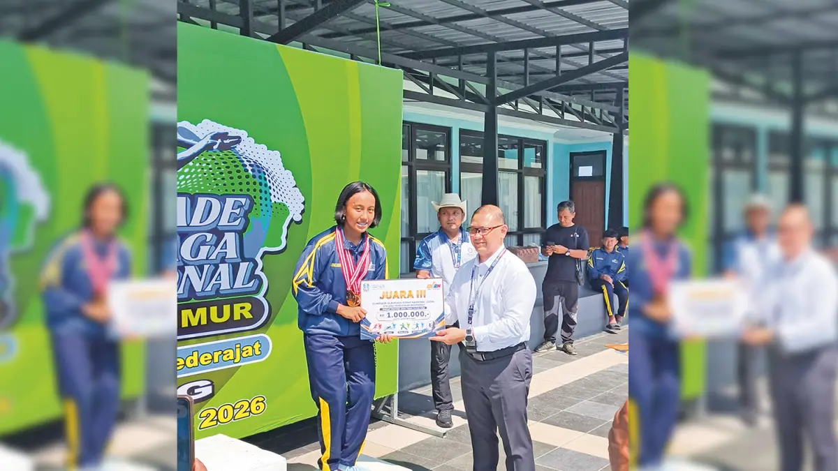 JUARA: Aurelia Zahira Asa perenang terbaik III O2SN Jatim, kini bersiap kejuaraan renang Jatim Open Oktober mendatang. (ISTIMEWA/RADAR BOJONEGORO)