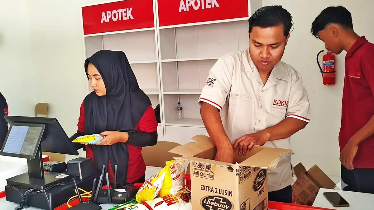 STOK MENIPIS: Uang hasil penjualan di KDMP Blungun rutin disetorkan, tapi sampai sekarang barang belum juga dikirim lagi. (ACHMAD SYAEROYZI/RDR.BJN)