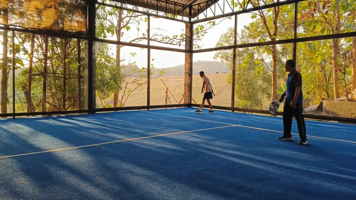 BARU: Lapangan padel pertama di blora kini ada di tepi waduk tempuran (ISTIMEWA/RADAR BOJONEGORO)