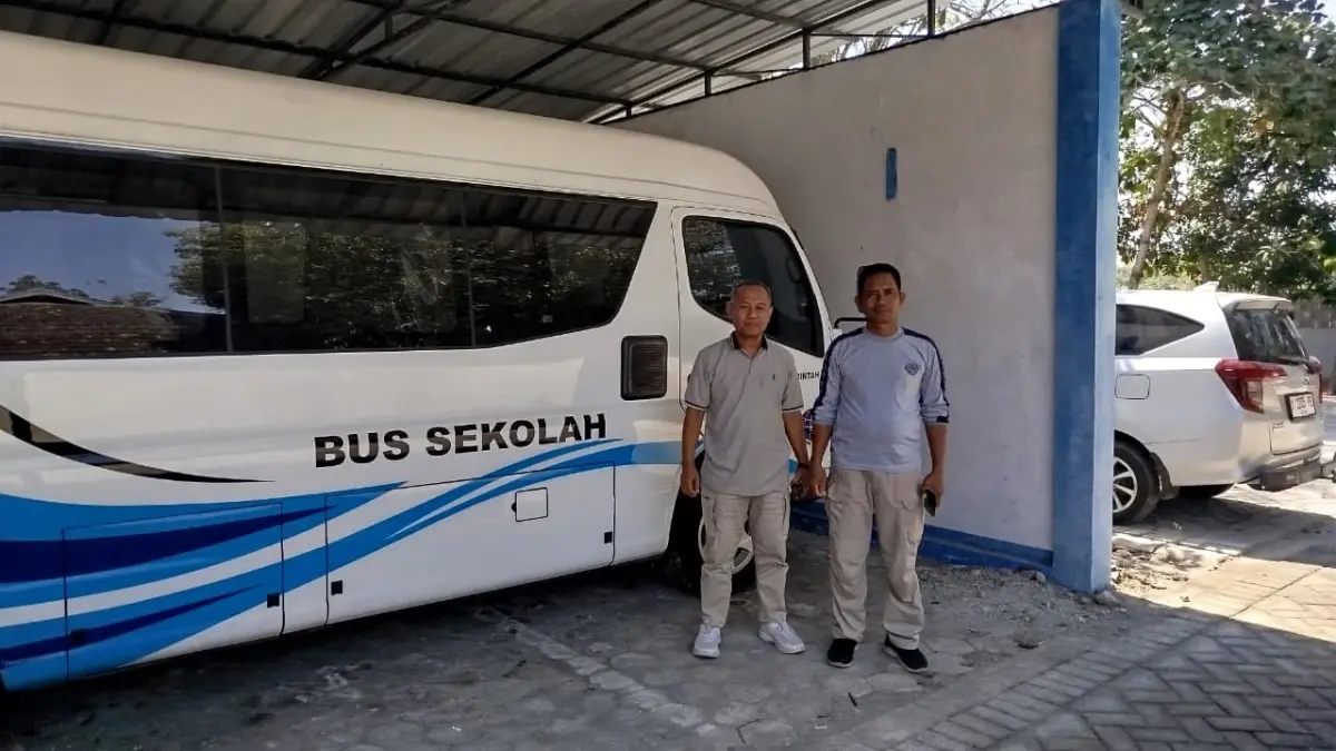 SEGERA BEROPERASI :  Bus sekolah di Blora ini akan beroperasi dengan rute Kunduran-Blora. (ROZI/RADAR BOJONEGORO)