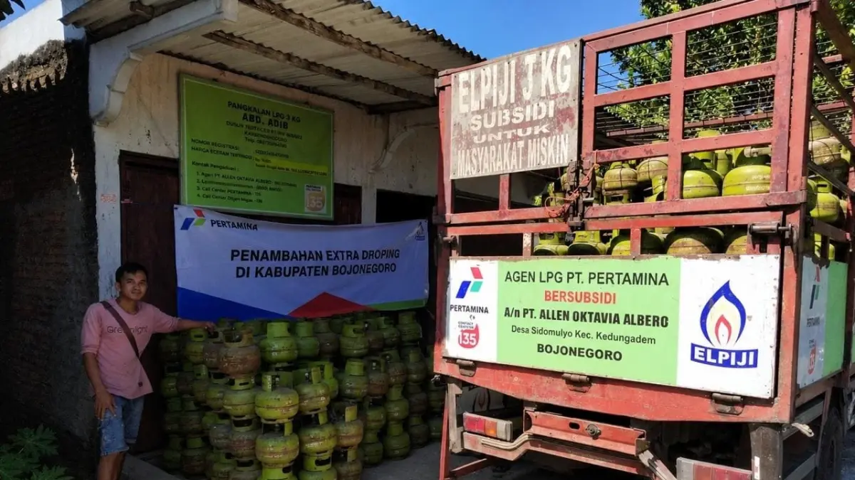 DITAMBAH: Pertamina menambah pasokan elpiji. Tapi, di lapangan masih terjadi kelangkaan. (YANA DWI KURNIYA WATI/RADAR BOJONEGORO)
