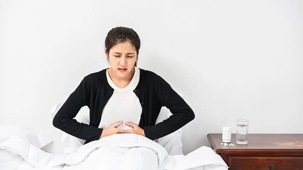 Penyakit asam lambung dapat memicu sensasi panas di dada atau heartburn, rasa pahit di mulut, mual, hingga kesulitan menelan. (MAGNIFIC/ANDHIKA FERIAWAN/RADAR BOJONEGORO)