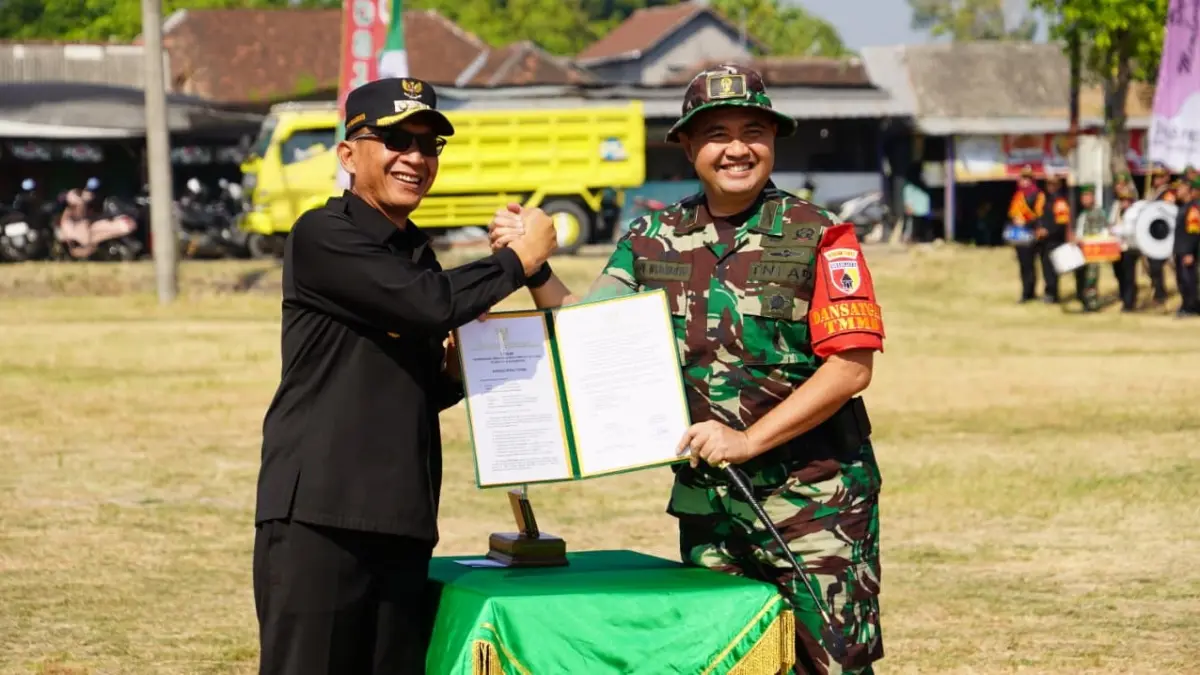 Bupati Setyo Wahono saat membuka TMMD ke-129 di Lapangan Desa Mlideg. (ISTIMEWA/RADAR BPJPNEGORO)