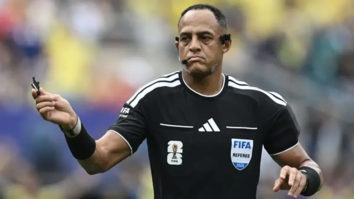 Ismail Elfath, wasit asal Amerika Serikat yang akan pimpin laga Inggris vs Argentina di semifinal Piala Dunia 2026, Kamis (16/7). (DOK. FIFA) 