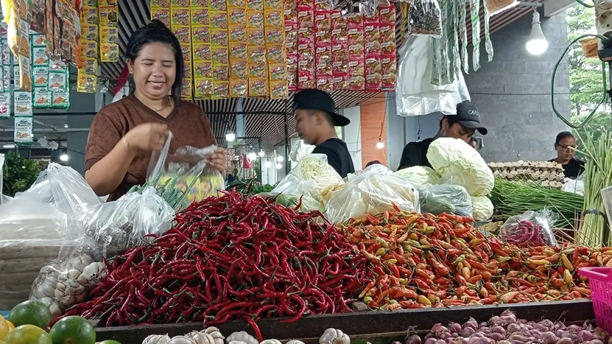 BERJUALAN : Para pedagang yang berjualan di Pasar Wisata Bojonegoro. (DOKUMEN RADAR/RADAR BOJONEGORO)
