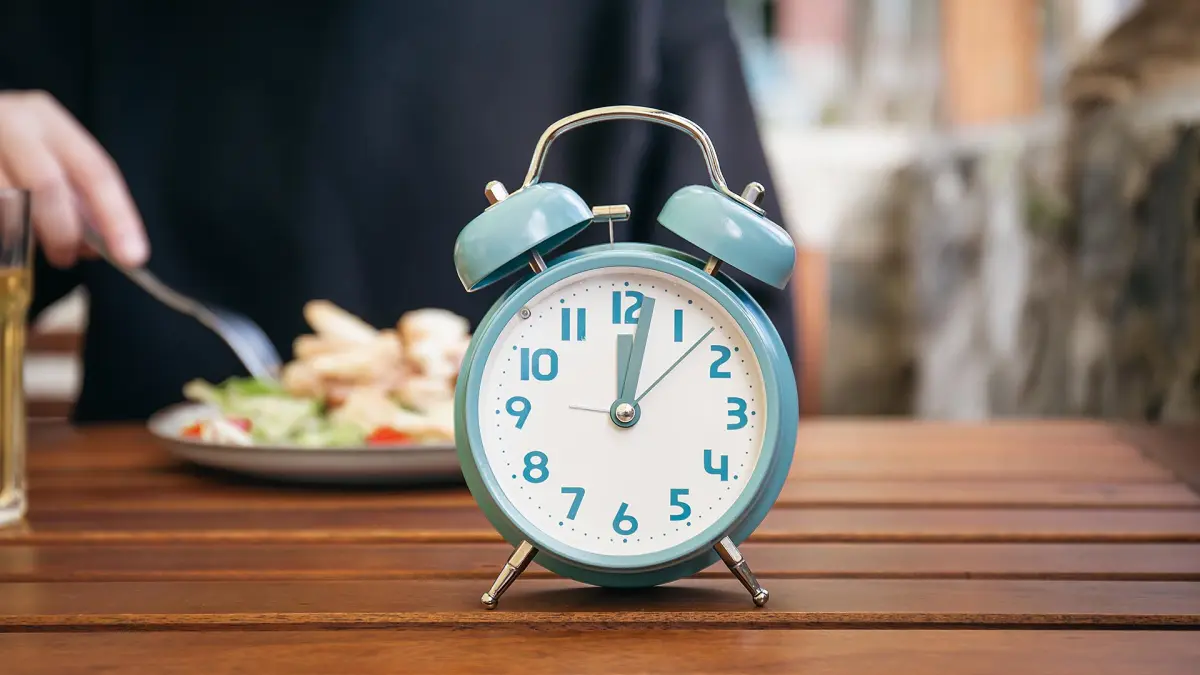 Bagi pekerja dengan aktivitas yang padat, penerapan intermittent fasting perlu dilakukan secara tepat agar tidak mengganggu konsentrasi maupun produktivitas. (MAGNIFIC/ANDHIKA FERIAWAN/RADAR BOJONEGORO)