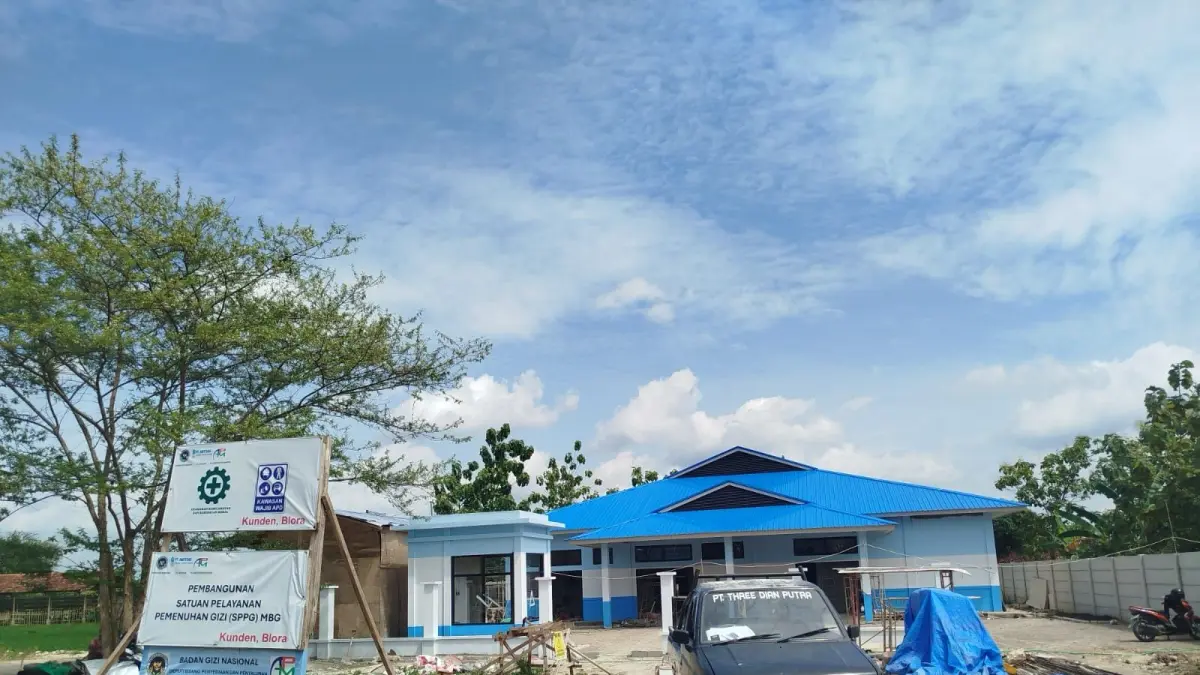 BELUM BEROPRASI : Salah satu dapur MBG yang berdiri di lahan milik Pemkab Blora. (ACHMAD SYAEROZI/RADAR BOJONEGORO)

