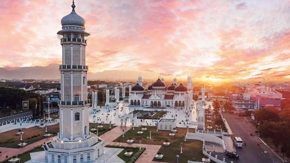 Masjid Raya Baiturrahman menjadi simbol keteguhan masyarakat Aceh. (PINTEREST/ANDHIKA FERIAWAN/RADAR BOJONEGORO)