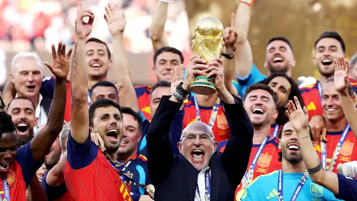 Luis De la Fuente bersama skuad Spanyol berhasil kukuhkan diri juara dunia usai kalahkan Argentina di partai puncak, Senin (20/7) dini hari. (DOK. FIFA)