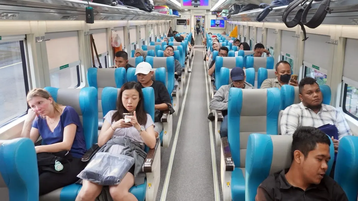 MENGGELIAT: Sepanjang Januari hingga Juni 2026, tercatat 1.308 WNA menggunakan layanan KA melalui empat stasiun di wilayah Kabupaten Blora. (IST./RDR.BJN)