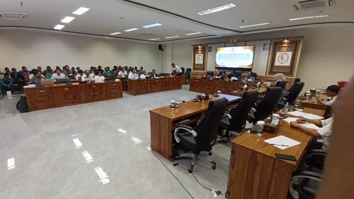 BAHAS BENDUNGAN: Audiensi di DPRD Bojonegoro ini membahas bendungan karangnongko. Tapi, PU SDA tidak hadir. Sehingga, belum membuahkan hasil. (YANA DWI KURNIYA WATI/RADAR BOJONEGORO)