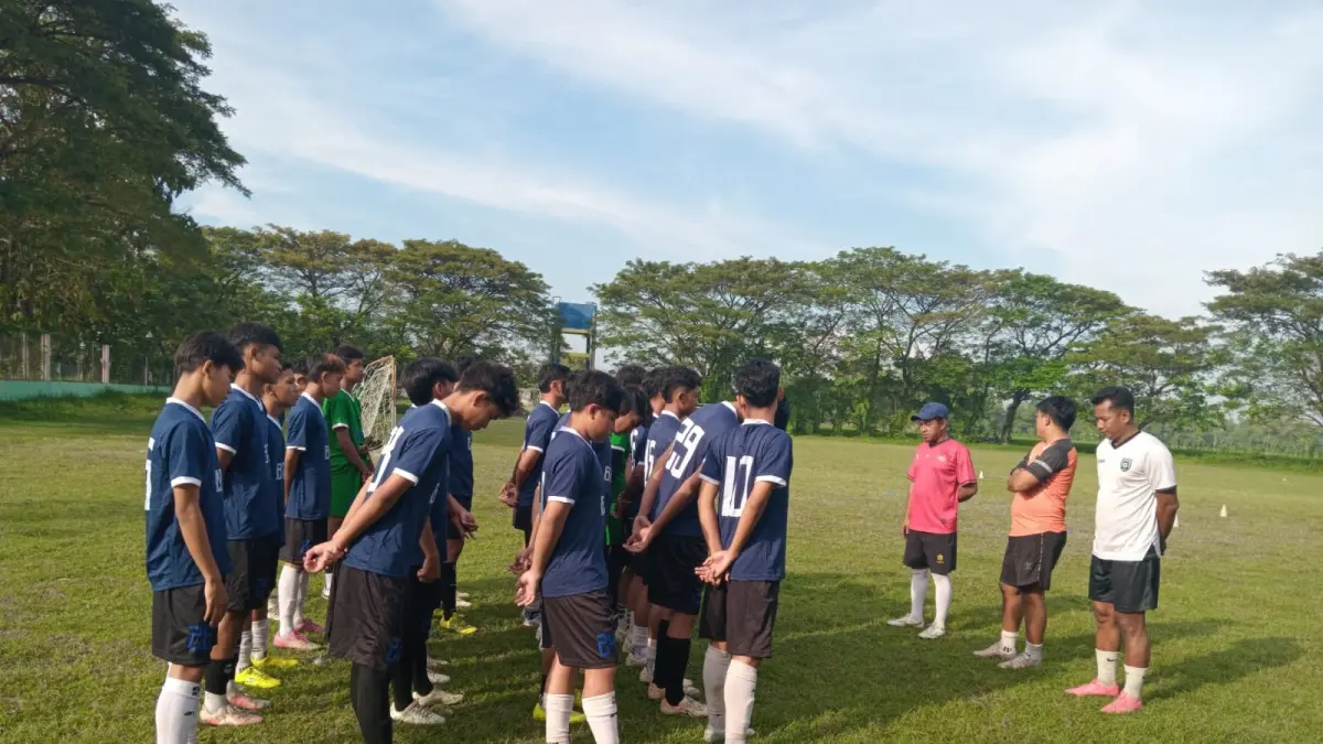 LATIHAN : BFC saat melakukan latihan. Saat ini BFC melakukan seleksi pemain.

&nbsp;