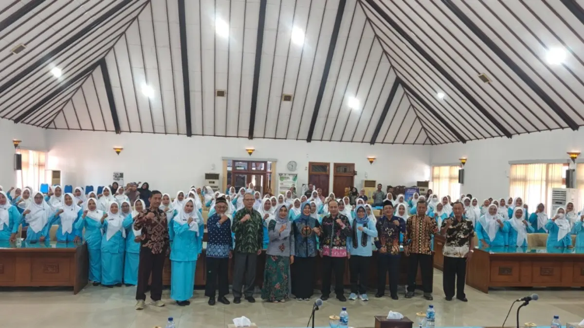 INOVATIF: Himpaudi Bojonegoro menggelar pelatihan menulis buku cerita bergambar dan melakukan pendatanganan perjanjian kerjasama dengan Disdukcapil dalam acara Rakerda II, Sabtu (25/7) (ISTIMEWA/RADAR BOJONEGORO)
