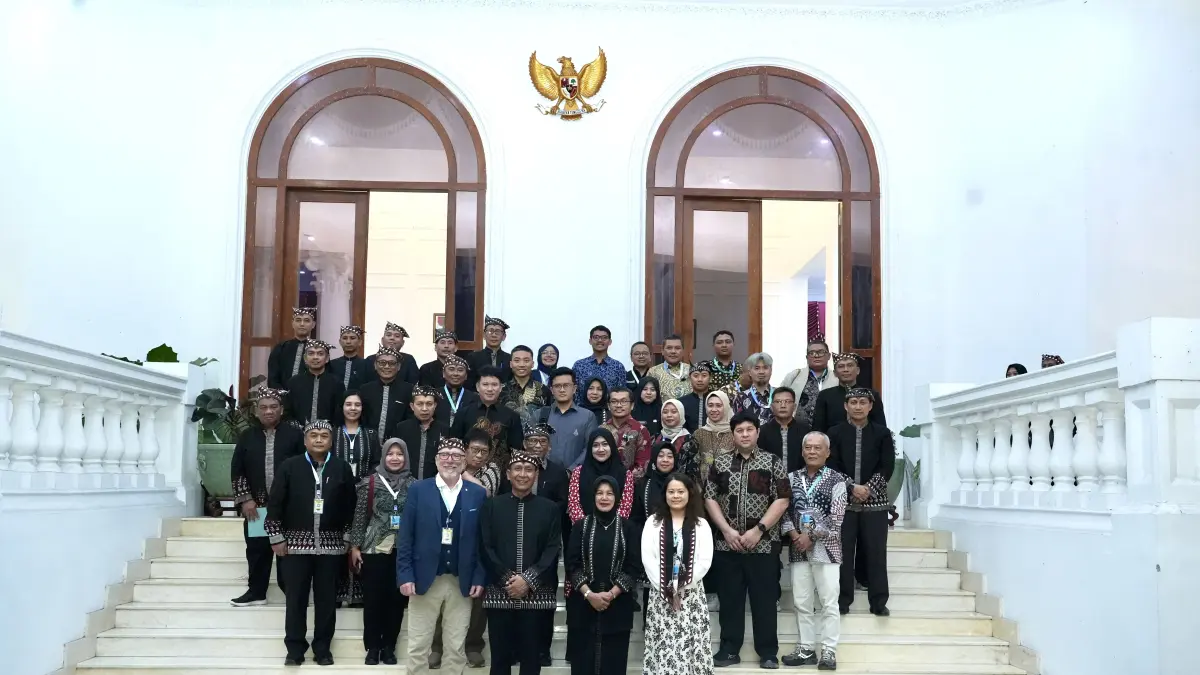 OPTIMIS UGGp: Pemkab Bojonegoro menyambut kedatangan tim asesor UNESCO di Gedung Putih, Senin (27/7). Untuk proses validasi Aspiring UNESCO Global Geopark yang akan berlangsung hingga 31 Juli 2026 (ISTIMEWA/RADAR BOJONEGORO)
