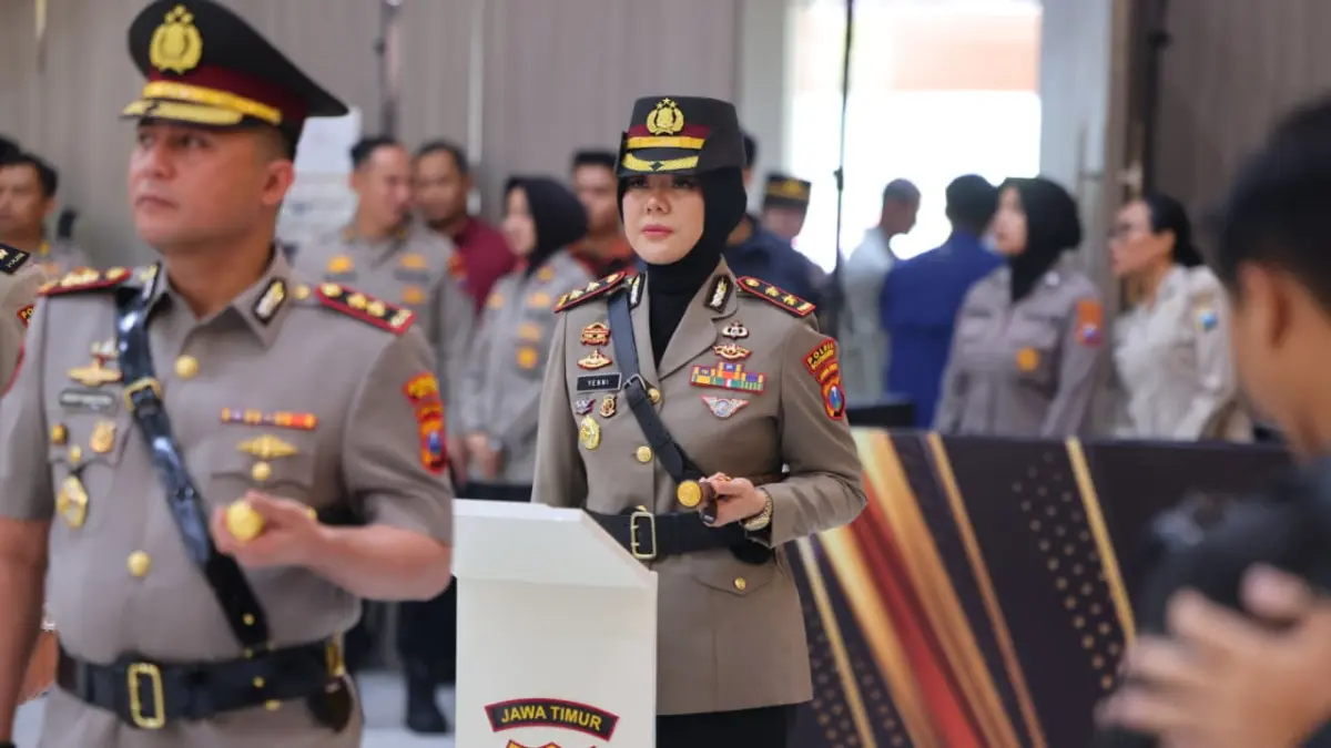 SERTIJAB: AKBP Yenni Darty telah serah terima jabatan sebagai Kapolres Bojonegoro di Polda Jawa Timur, Selasa (28/7/2026). (ISTIMEWA/RADAR BOJONEGORO)