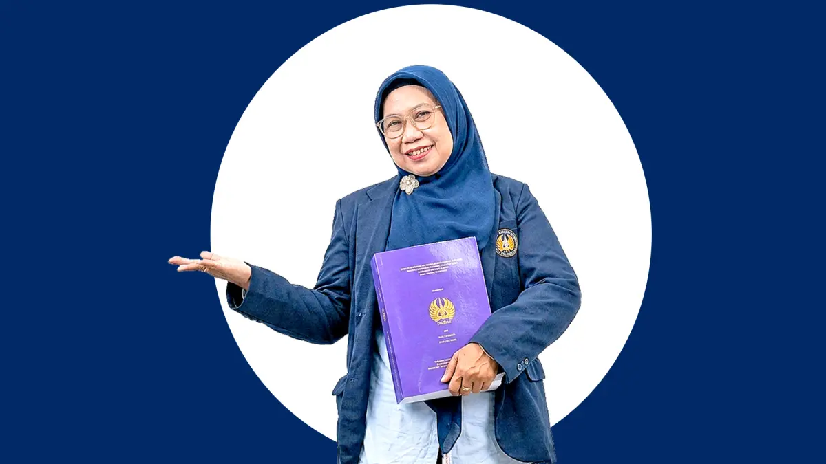 Tuwuh Handayani Bergelar Doktor di Usia 52 Tahun