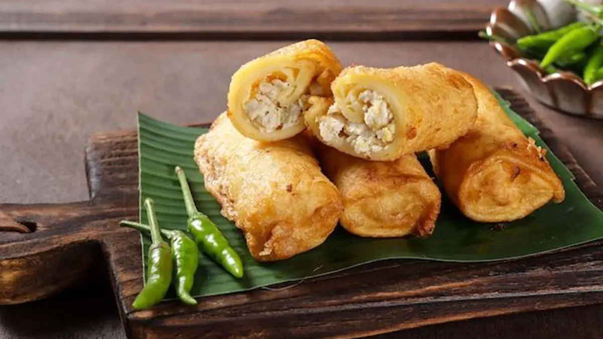 Sosis Solo, salah satu kuliner khas Kota Surakarta yang hingga kini masih menjadi favorit masyarakat. (PINTEREST/ANDHIKA FERIAWAN/RADAR BOJONEGORO)