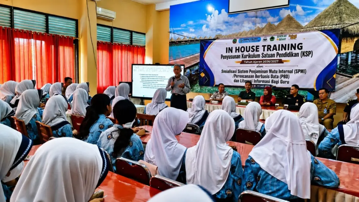 HUKUM: Terpidana kasus penendagan kucing, Puji saat jalani vonis sosial di SMP negeri 2.